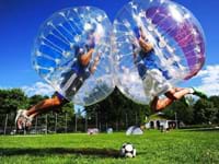 Bubbel voetbal als personeelsuitje in Meppel